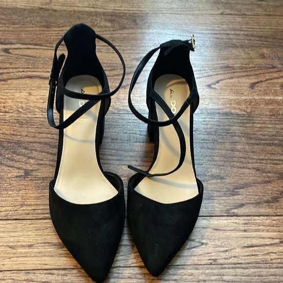 Pointed toe heel - Picture 2 of 4